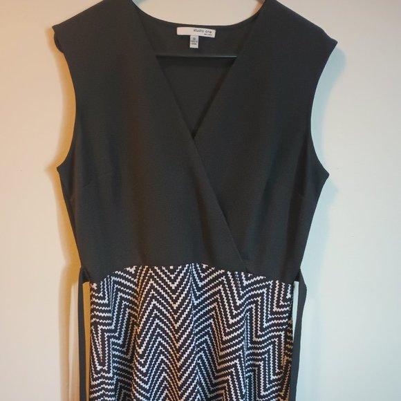 Stunning Studio One Black & White Dress - Picture 4 of 4